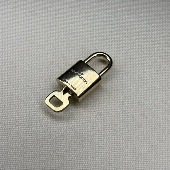 Louis Vuitton lock and key #306 - Picture 4 of 6